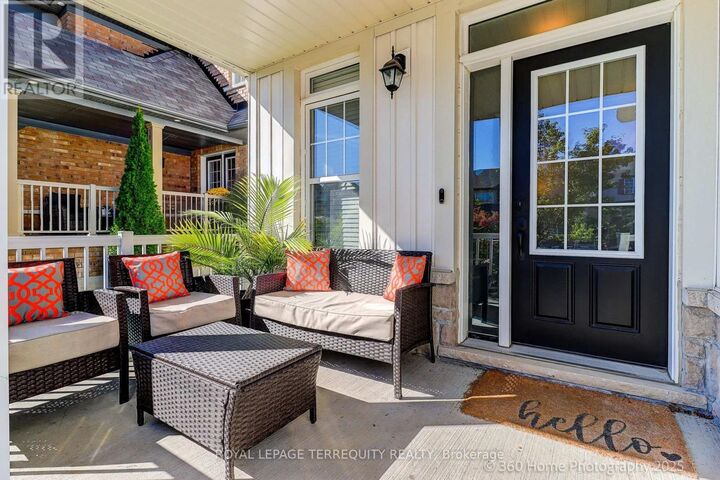 Property Photo:  18 Northglen Boulevard  ON L1C 0N7 