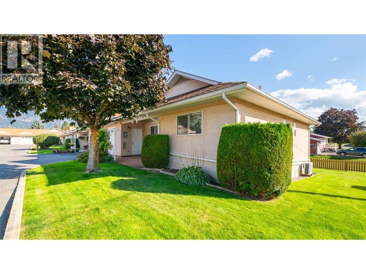 Property Photo:  518 18th Avenue 10  BC V0B 1G0 