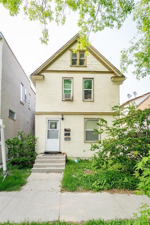Property Photo:  229 Bertrand Street  MB R2H 0N5 