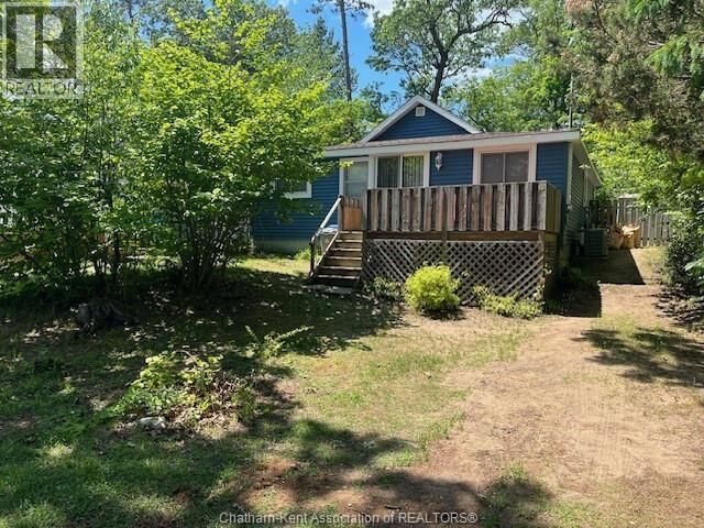 29 Elmwood Avenue  Grand Bend ON N0M 1T0 photo