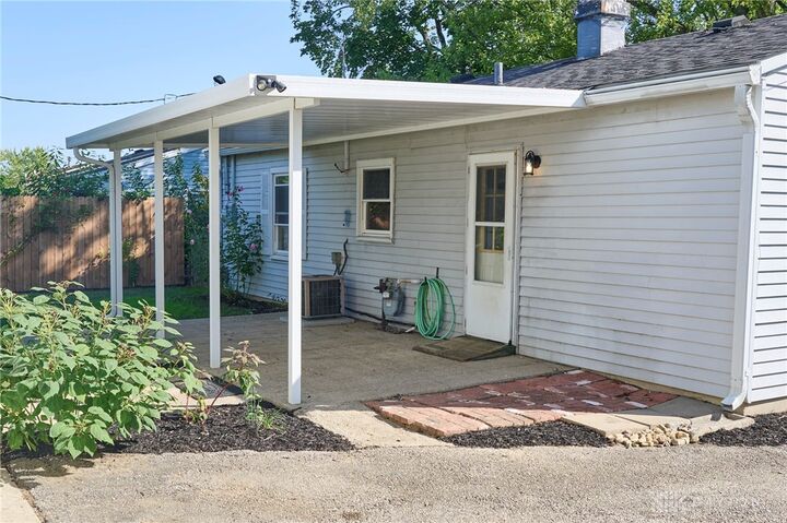 Property Photo: 2105 Drake Drive OH 45385