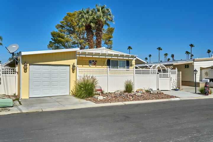 Property Photo: 33169 Barcelona Drive CA 92276