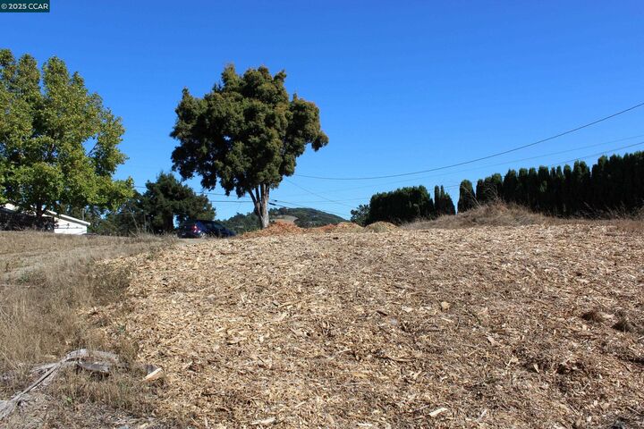 Property Photo:  535 Rincon Rd  CA 94803 