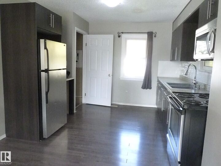 Property Photo:  15432 92 Avenue NW  AB T5R 5C2 