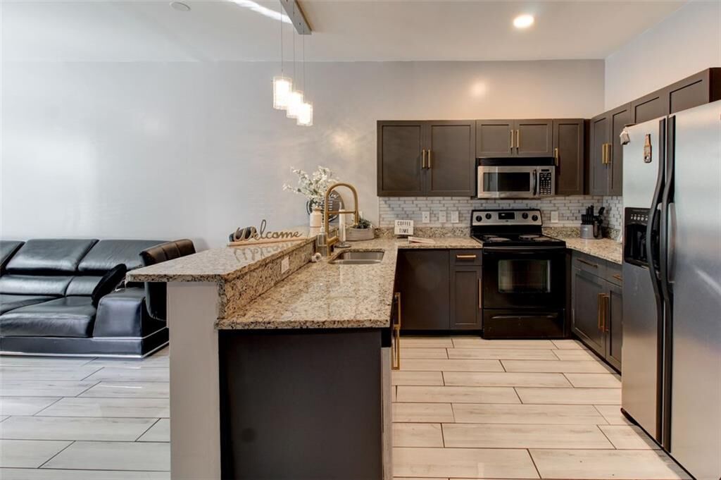 Property Photo: 870 Mayson Turner Road NW Unit 1102 GA 30314