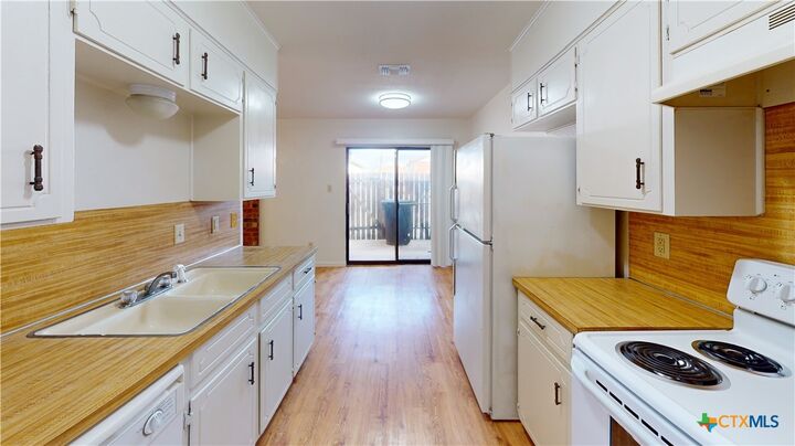 Property Photo: 3705 Hereford Lane A TX 76542