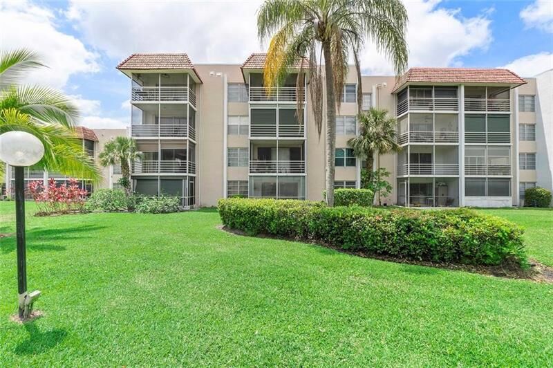 Property Photo:  3776 Inverrary Blvd  FL 33319 