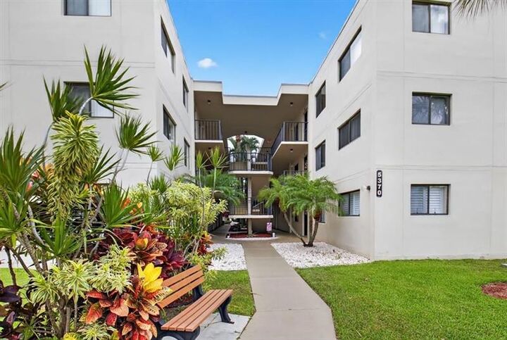 Property Photo:  5370 Las Verdes Cr 319  FL 33484 