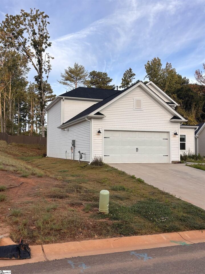 Property Photo: 1403 Willow Ridge Way SC 29307