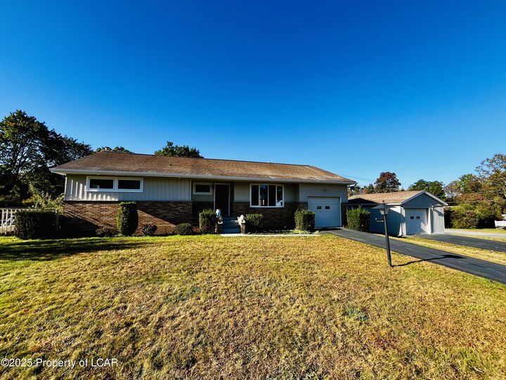 8 Evergreen Lake Drive  Mountain Top PA 18707 photo