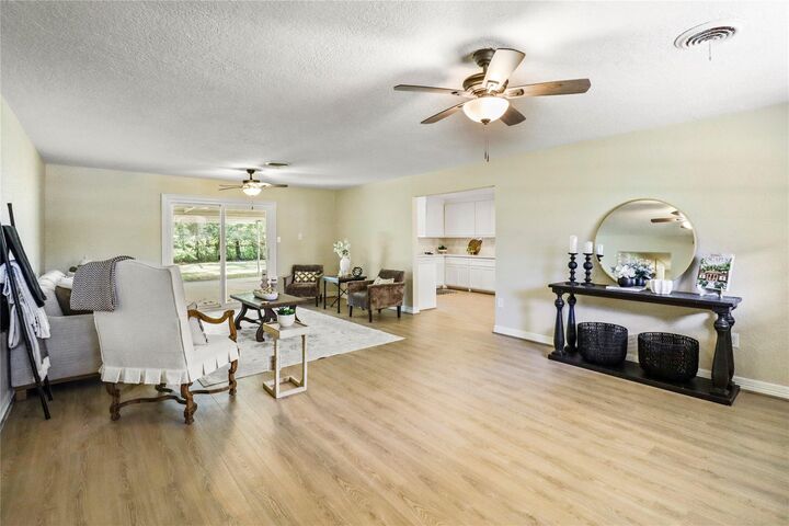 Property Photo:  307 Avenue G  TX 77422 