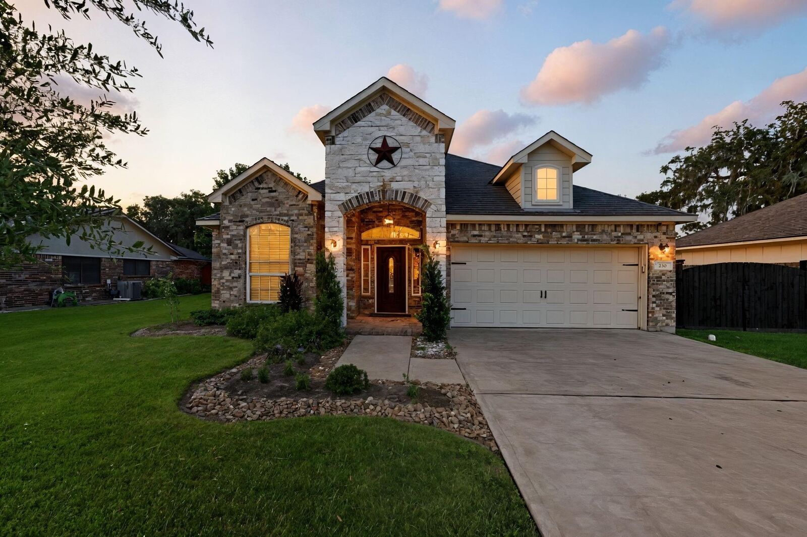 Property Photo:  230 Edgewater Drive  TX 77486 