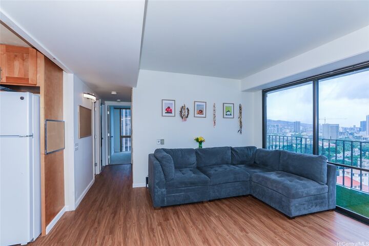 225 Queen Street 21H  Honolulu HI 96813 photo