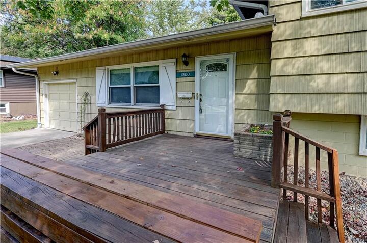 Property Photo:  2400 NE Shady Lane Drive  MO 64118 