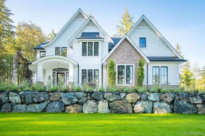 16 Kingwood Lane  Poughkeepsie NY 12601 photo