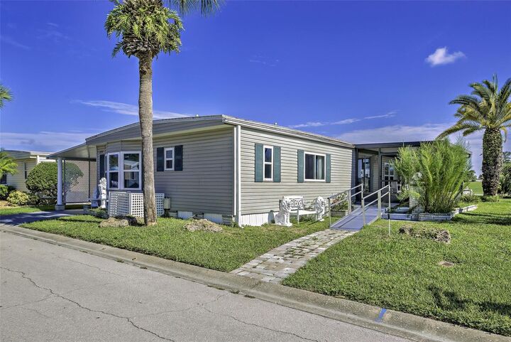 Property Photo: 2100 Kings Highway 885 FL 33980