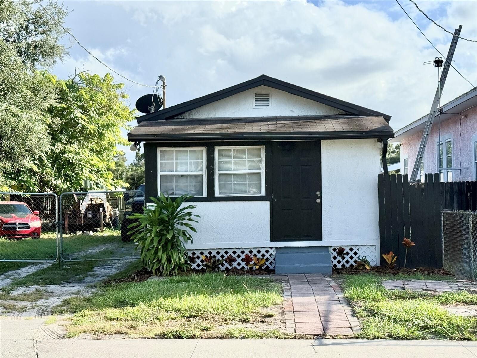 Property Photo: 3501 E Genesee Street FL 33610
