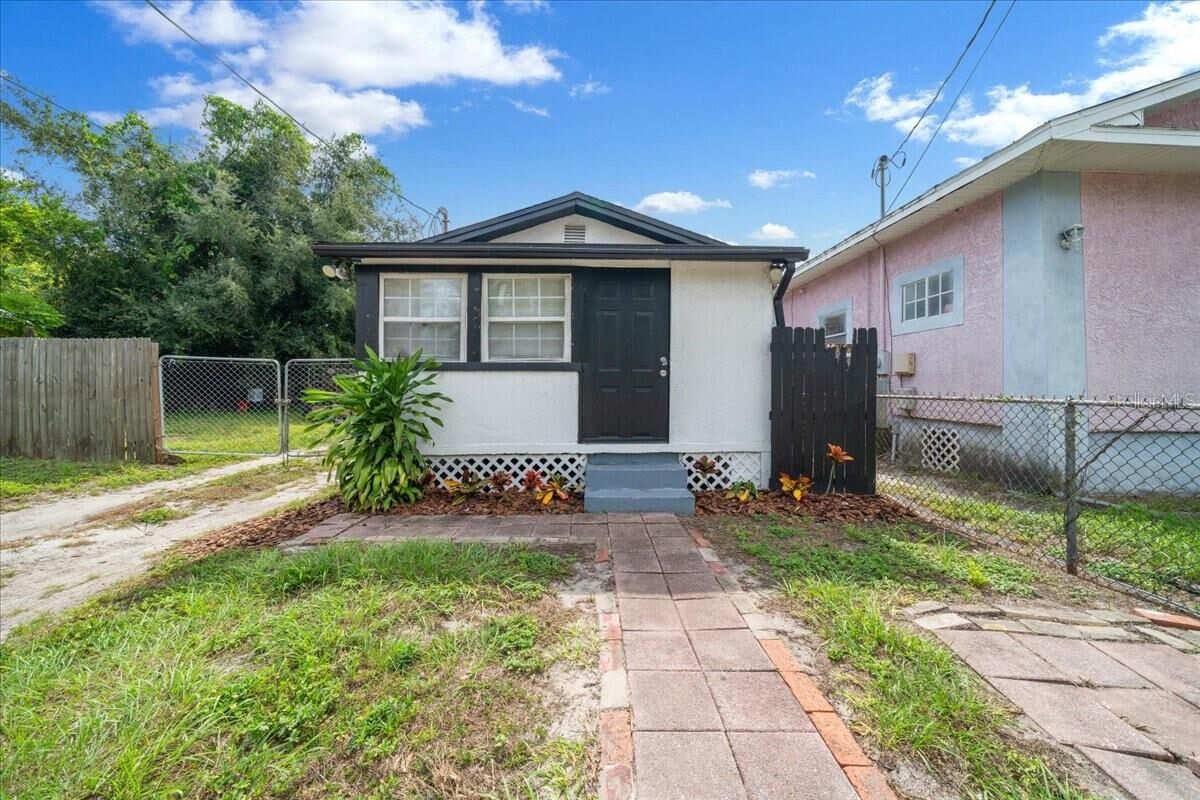 Property Photo:  3501 E Genesee Street  FL 33610 