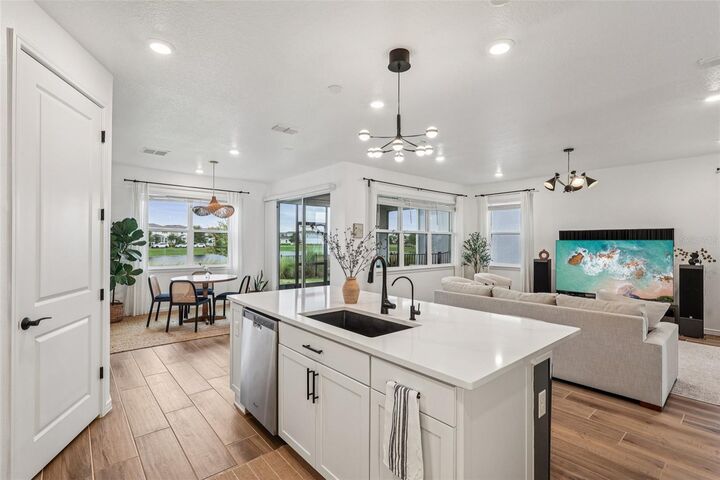Property Photo: 13847 Destin Beach Lane FL 32827