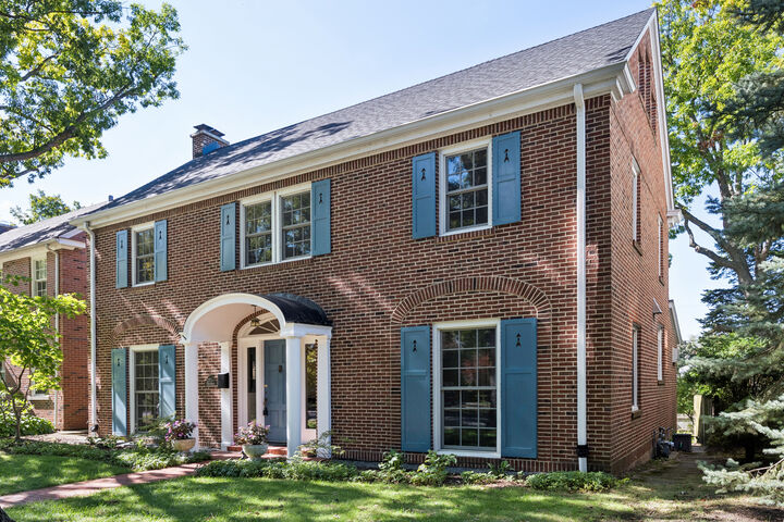 Property Photo:  2754 Ridge Avenue  IL 60201 