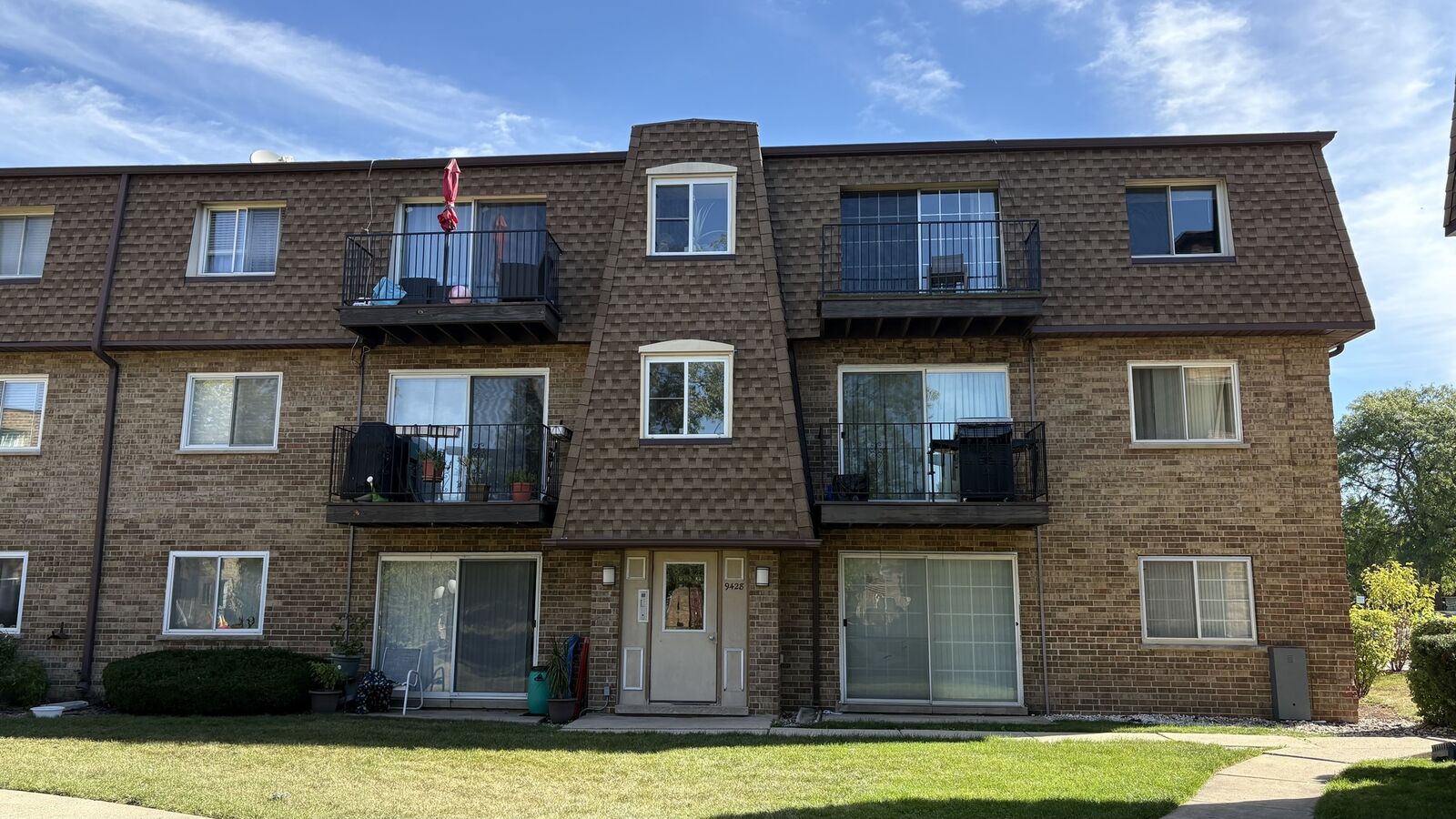 Property Photo: 9428 Bay Colony Drive 3S IL 60016