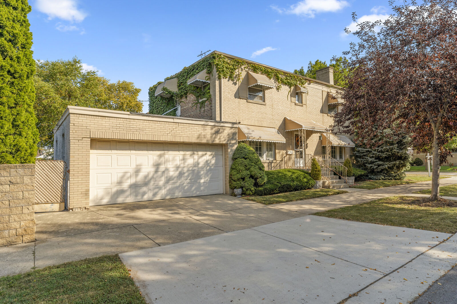 Property Photo: 1700 N Natoma Avenue IL 60707