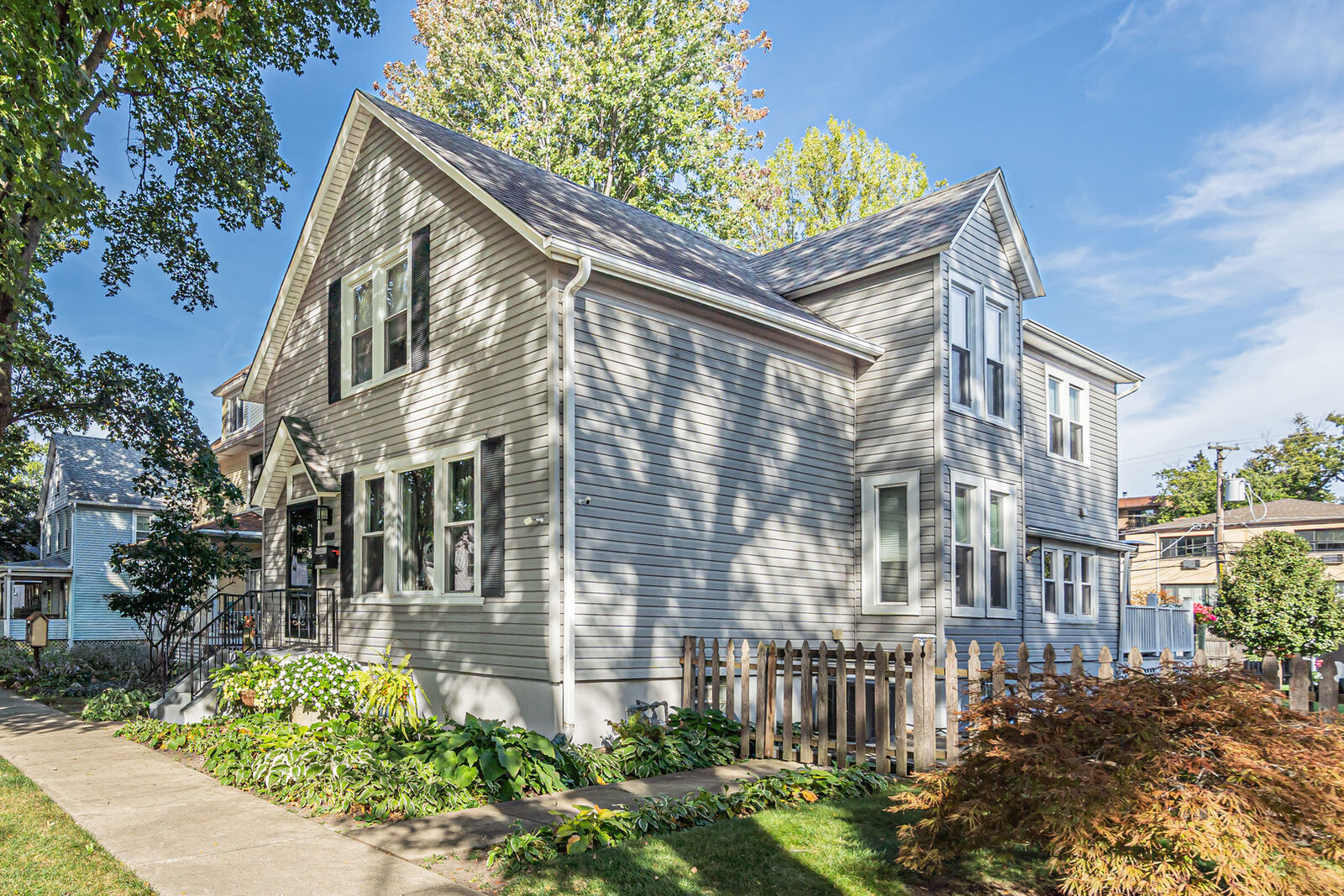 Property Photo: 1474 Oakwood Avenue IL 60016