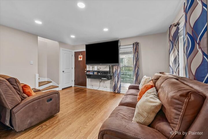 Property Photo:  750 Bristol Avenue  IL 60154 