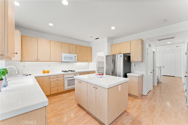 73 Ivywood  Irvine CA 92618 photo