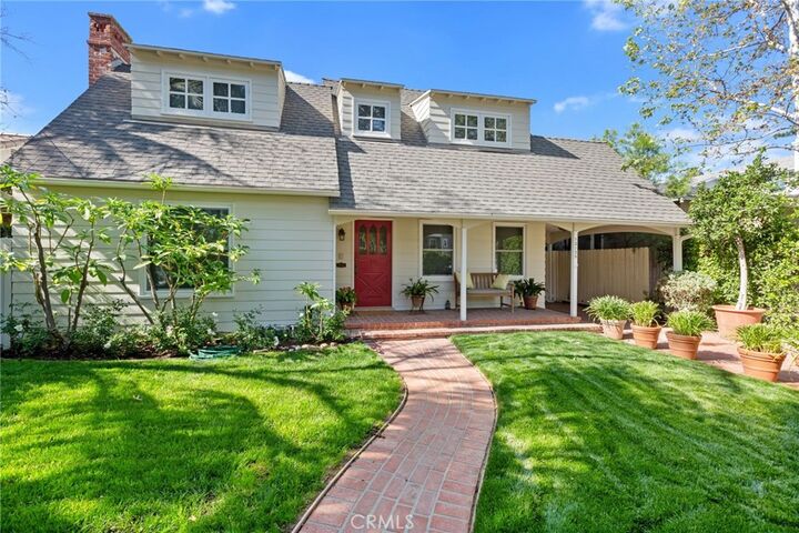 Property Photo:  12139 Hollyglen Place  CA 91604 