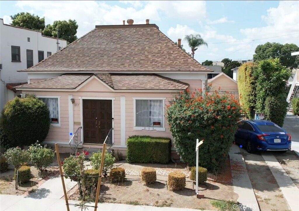 Property Photo:  6717 Pickering  CA 90601