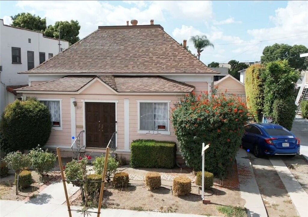 Property Photo:  6717 Pickering  CA 90601 