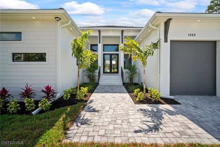 Property Photo:  1385 Merrimac Avenue  FL 34145 