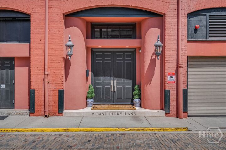 Property Photo: 2 E Perry Lane Units A, B And C GA 31401