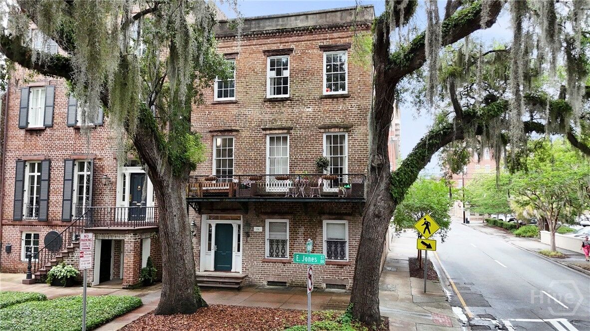 Property Photo:  24 E Jones Street  GA 31401 