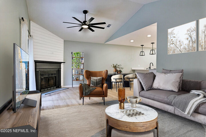 Property Photo: 3801 Crown Point Road 3101 FL 32257