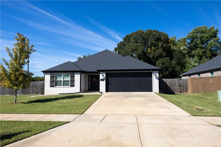 1121 N Pershing Street  Fayetteville AR 72704 photo