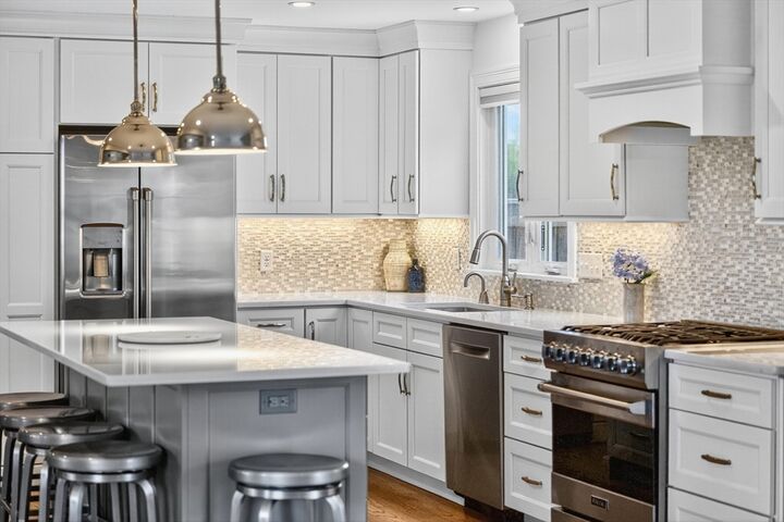 Property Photo:  214 Menauhant Rd  MA 02536 