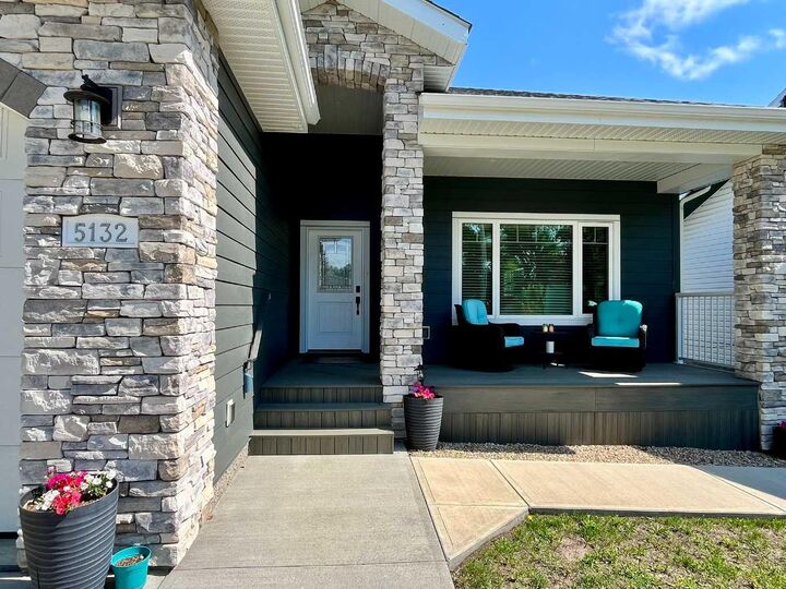 Property Photo: 5132 54 Avenue AB T0B 4N0