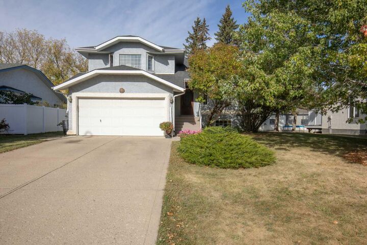61 Pickwick Lane  Lacombe AB T4L 1T5 photo