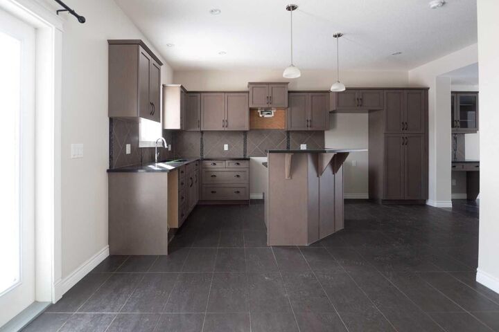 Property Photo:  458 Walnut Crescent  AB T9K 0M9 