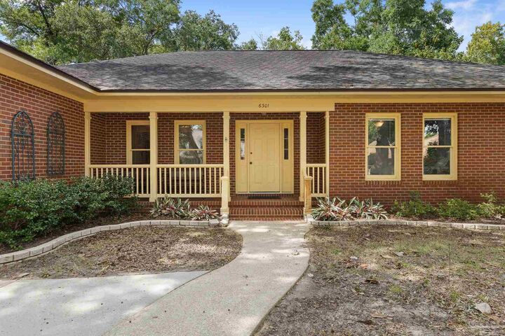 Property Photo:  6301 Dunlieth Pl  FL 32504 
