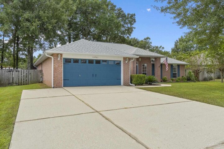 Property Photo:  10905 Trellis Ln  FL 32526