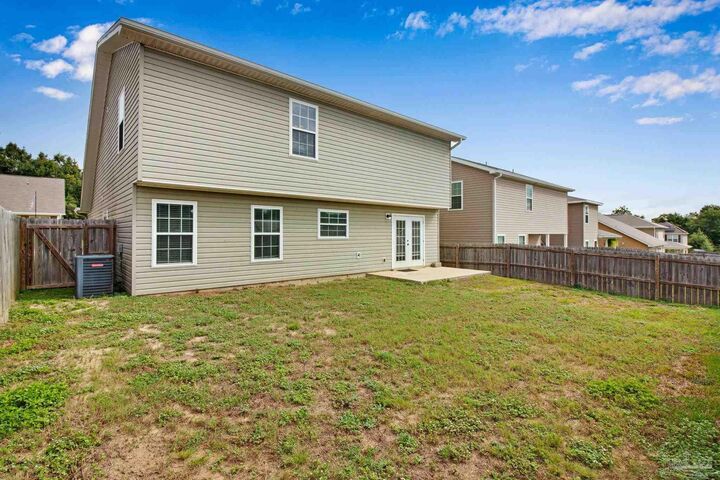 Property Photo: 499 Eisenhower Dr FL 32539