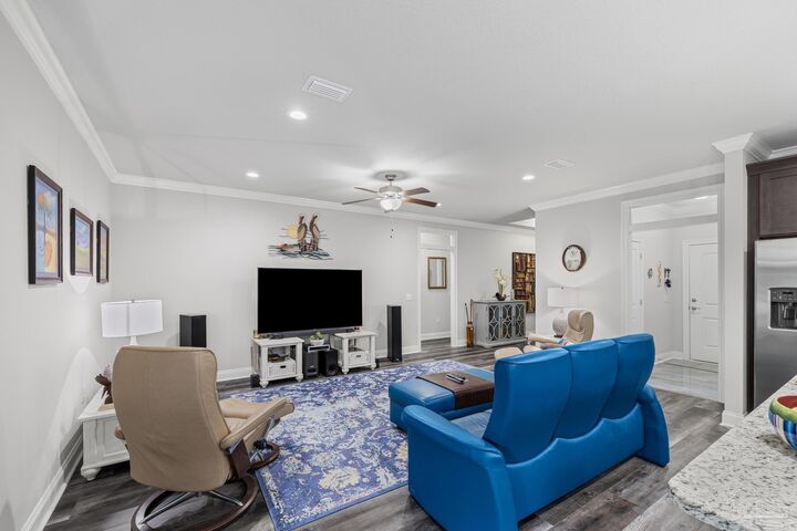 Property Photo: 1847 Medlin Ct FL 32566