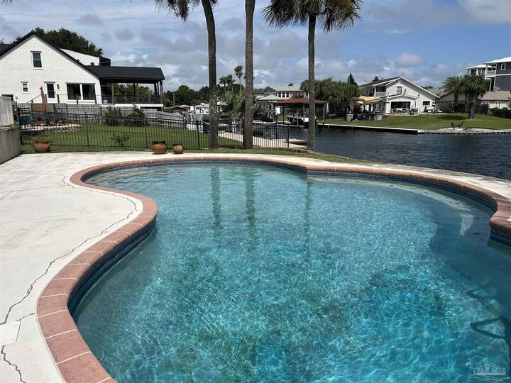 Property Photo: 1098 Harbor Ln FL 32563