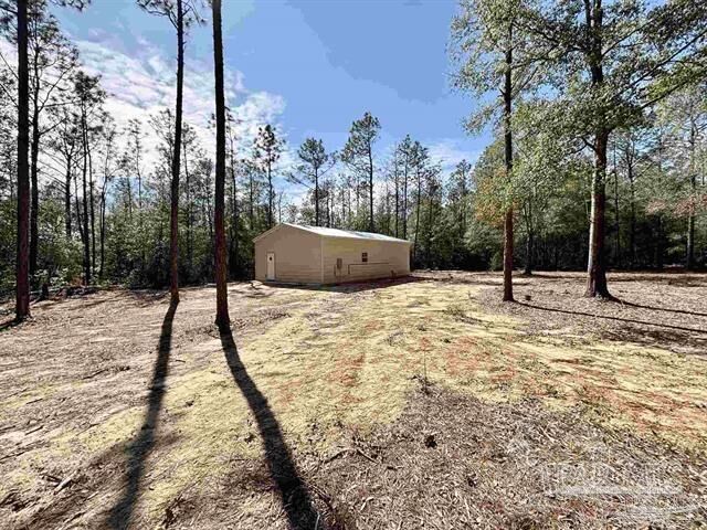 Property Photo: 6605 Dingo Dr FL 32583