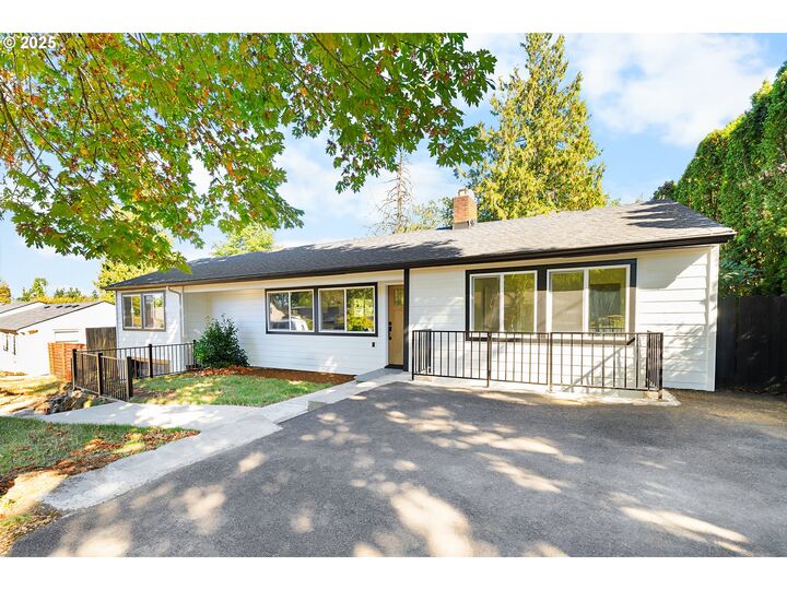 Property Photo:  142 NE 128th Ave  OR 97230 