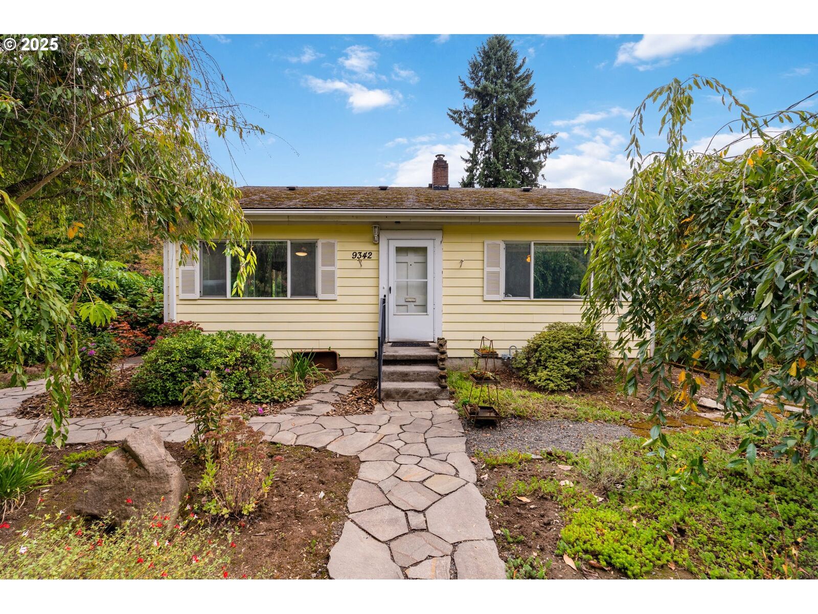 Property Photo:  9342 N Saint Johns Ave  OR 97203 