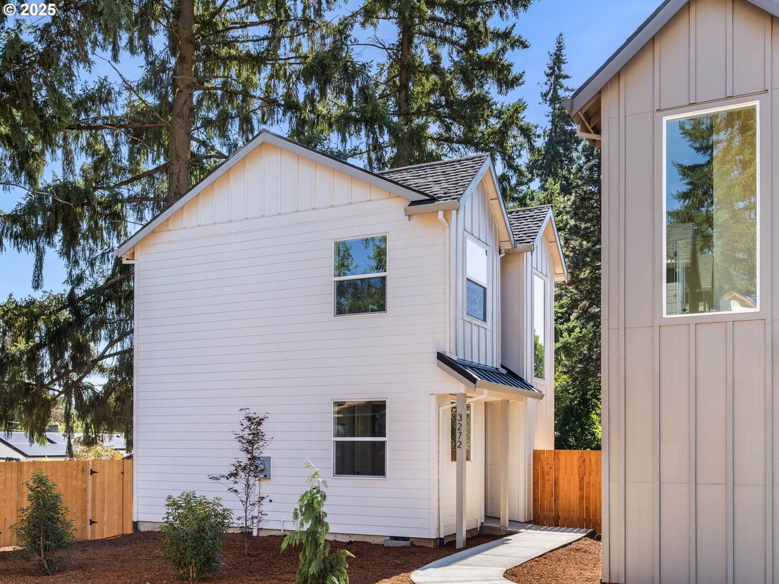Property Photo: 3272 SE 115th Ave OR 97266